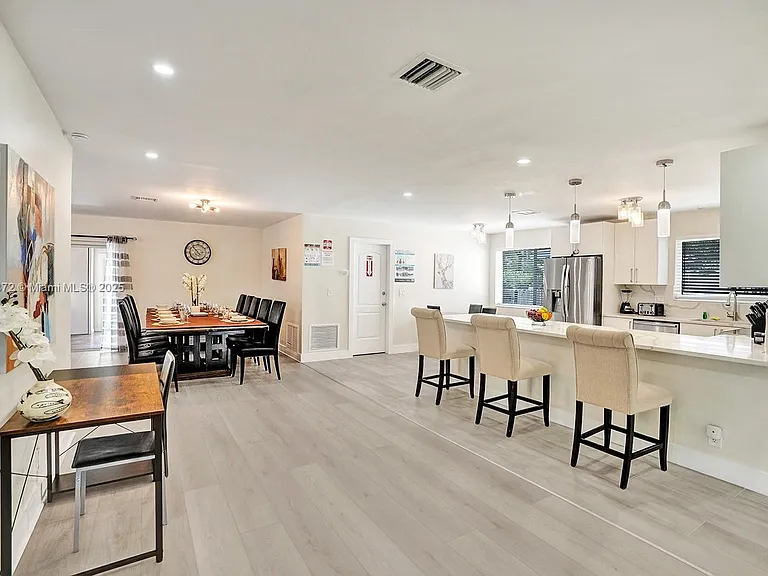 1018 Adams St — Photo 16