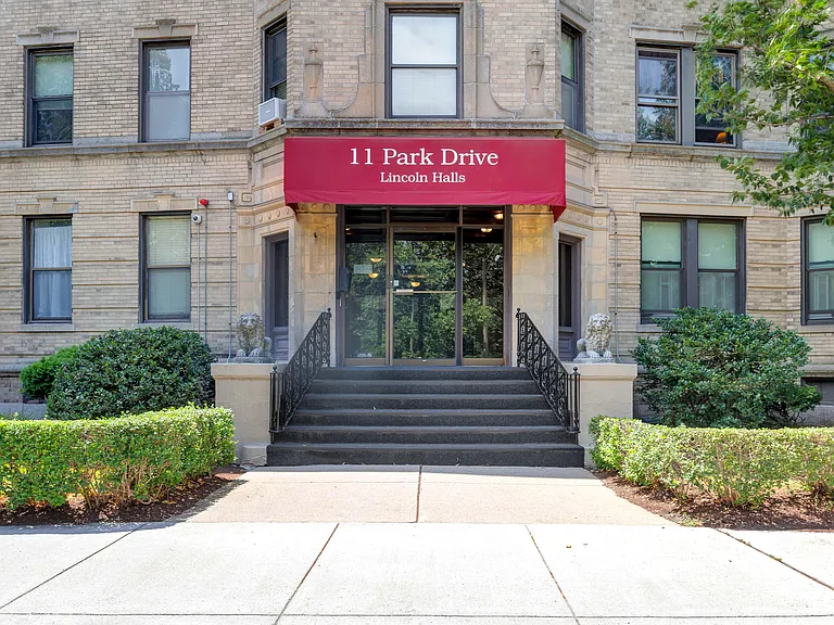11 Park Dr #22 — Photo 33