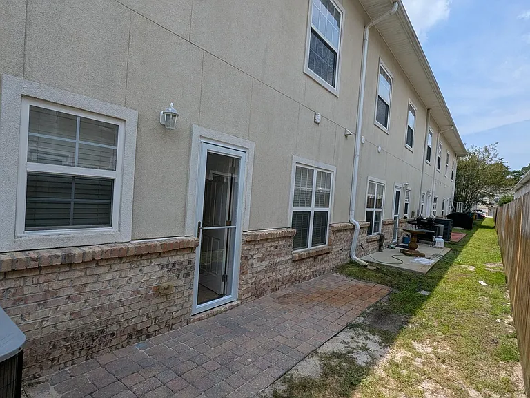 1537 Bentley Cir — Photo 25