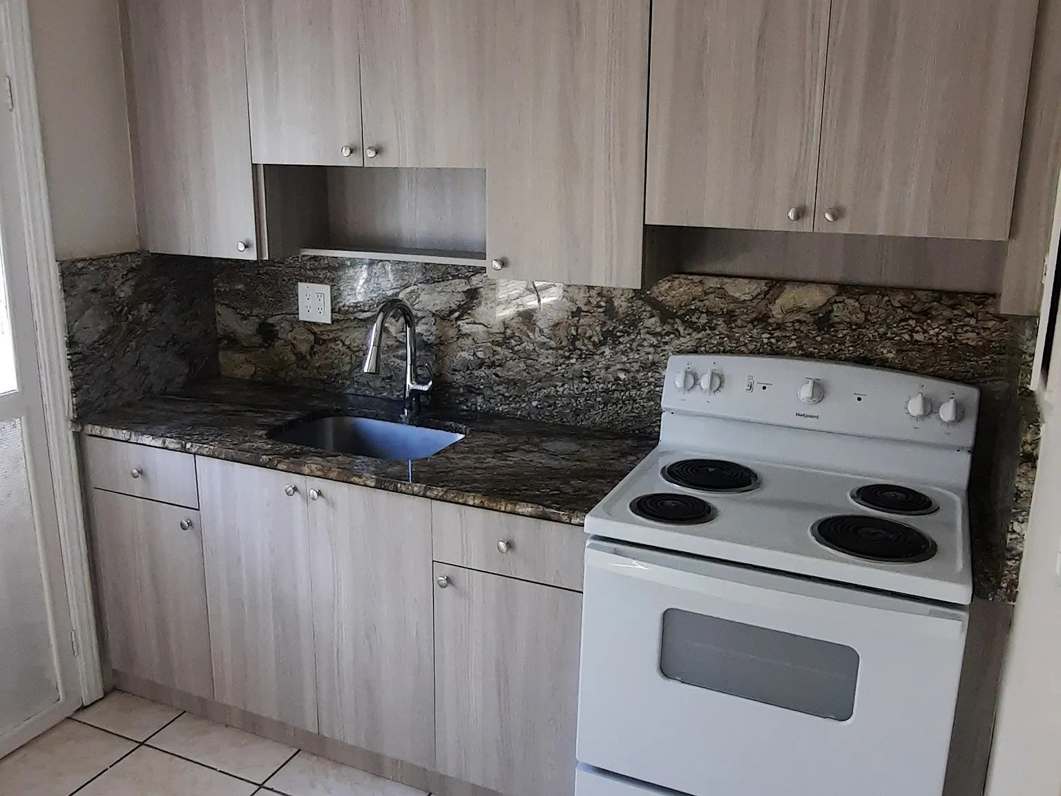 2 bed, 722 sqft, $1,950 — Photo 2