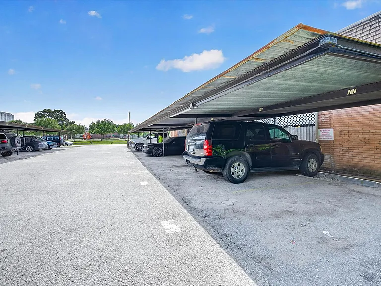 1220 Shadowdale Dr #6 — Photo 34