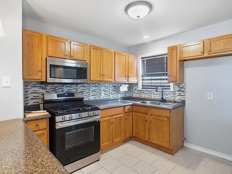 1741 Pasadena Dr — Photo 8