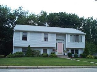 11 Hickory Ln, Lincoln, RI 02865