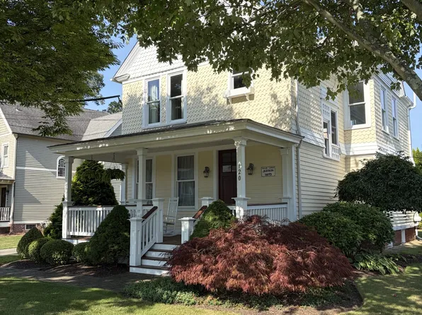 120 Harbor Street, Branford, CT 06405