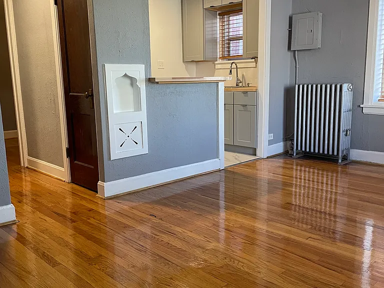 1760 N Pearl St #9 — Photo 3