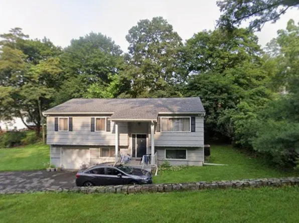 25 Spring Dr, Mahopac, NY 10541