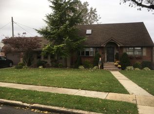 12 Columbine Ave, Merrick, NY 11566