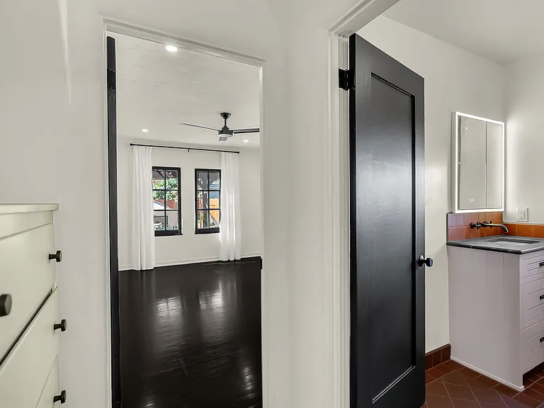 4654 Merrill Ave — Photo 38