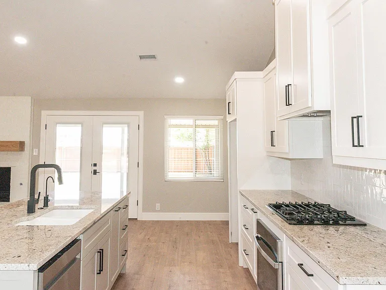 2601 Goddard Dr — Photo 9