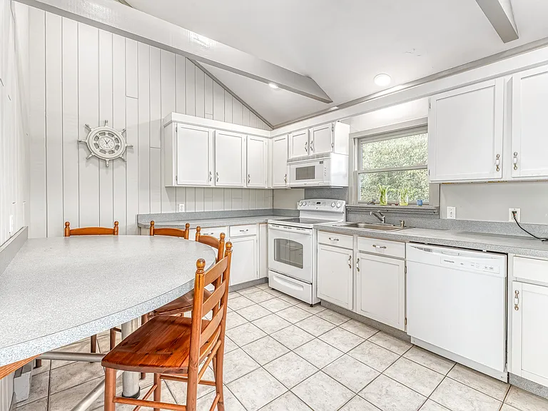 1355 Watersedge Way — Photo 9