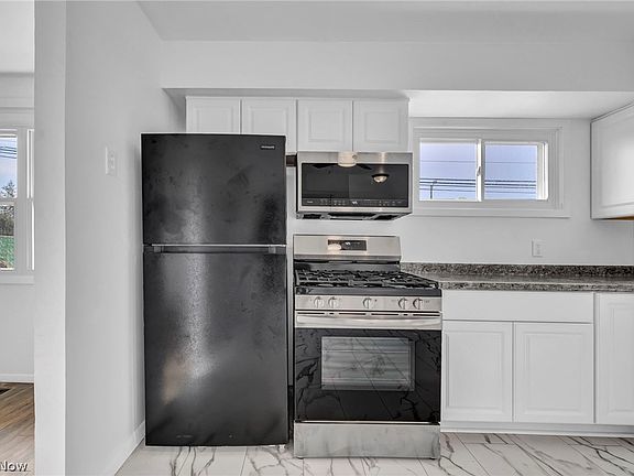 2nd image of 601 Northfield Rd