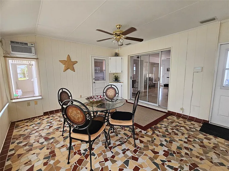 1703 Amhurst Cir — Photo 20