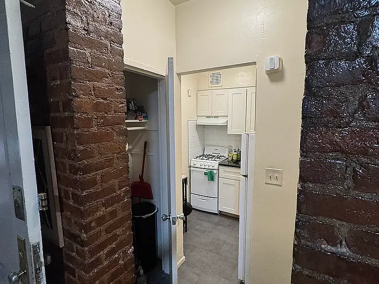 220 E 29th St #2A — Photo 18