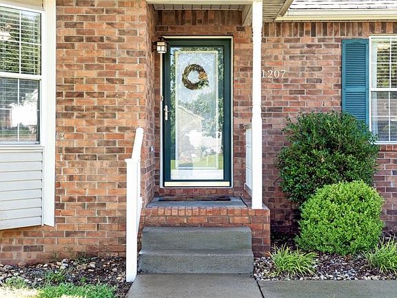4th image of 1207 Ledbury Dr