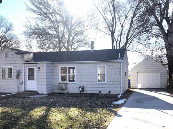 808 W Cedar St, Vermillion, SD 57069