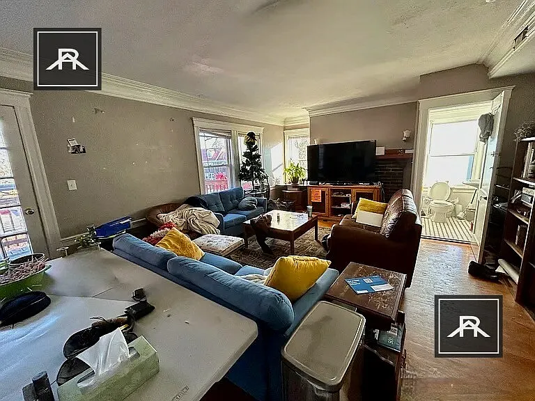 4 bed, 2.0 bath, $5,400 — Photo 2