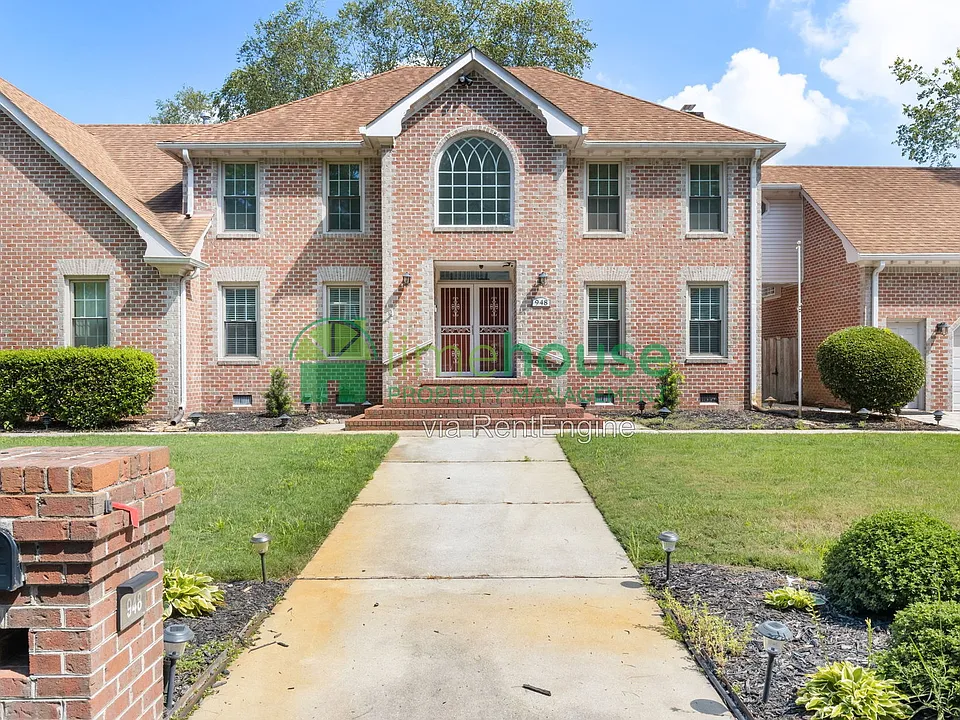 948 Forest Lakes Cir