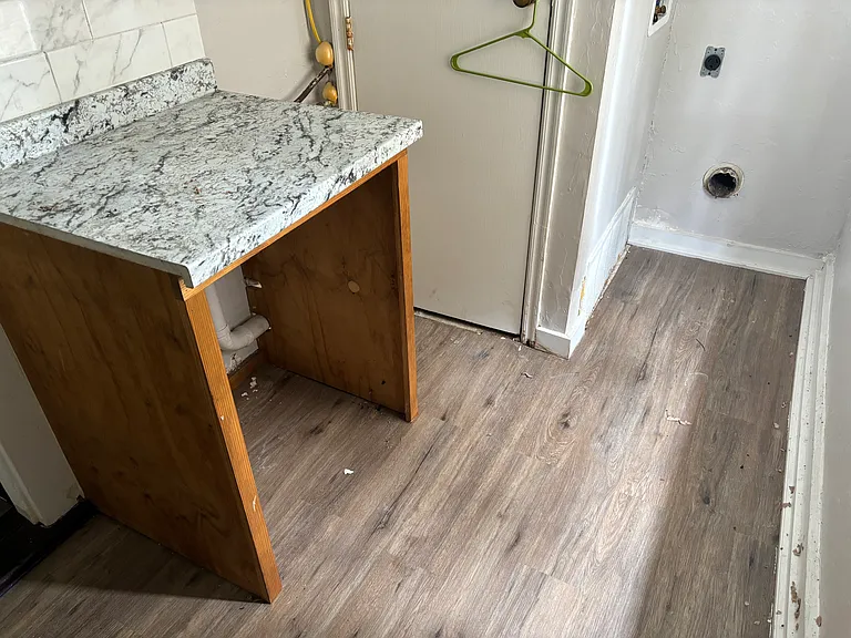 4605 N Rockwell Ave — Photo 3