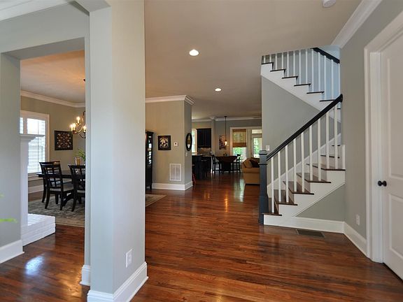5th image of 2878 Bernard Way SE