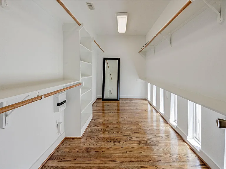 1515 Crockett St — Photo 17