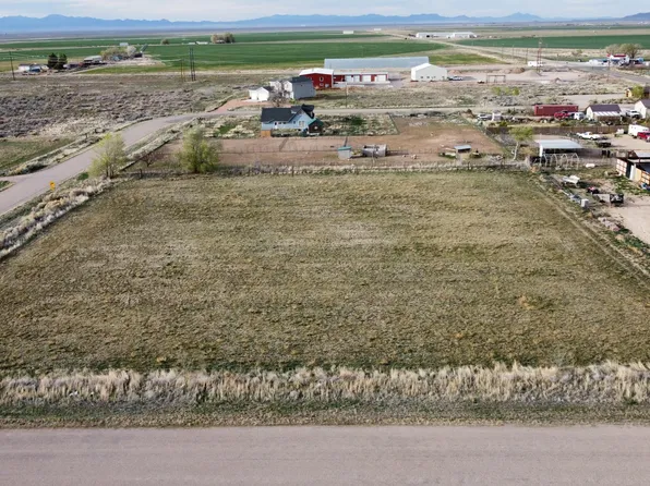 100 Nw #W, Newcastle, UT 84756