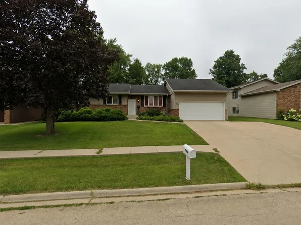 2025 Winchester Dr, Freeport, IL 61032