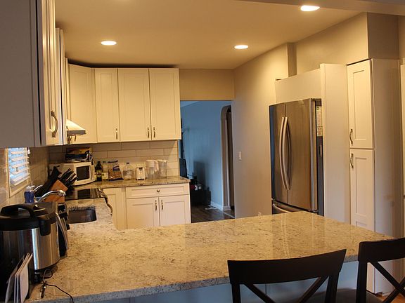 5th image of 616 Parkdale Ave