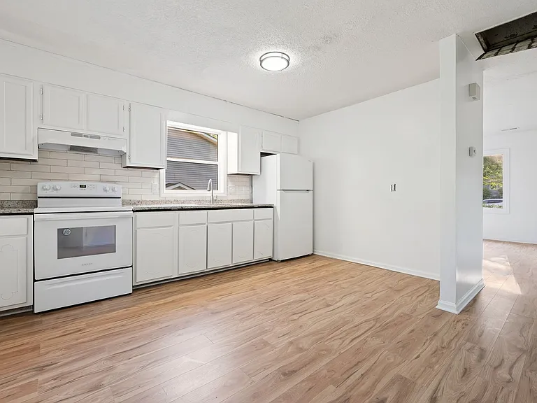 2509 Stadium Dr — Photo 6