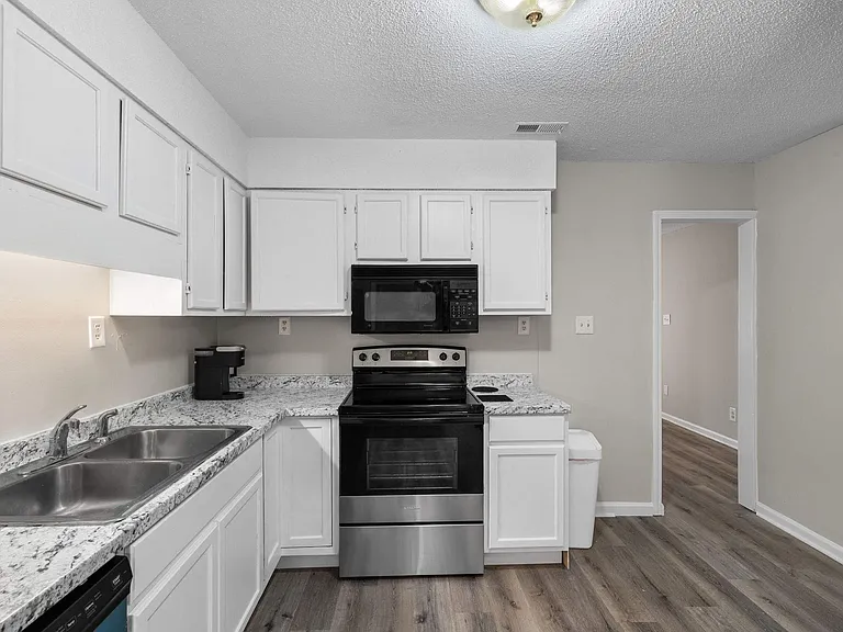 Longleaf Dr — Photo 5
