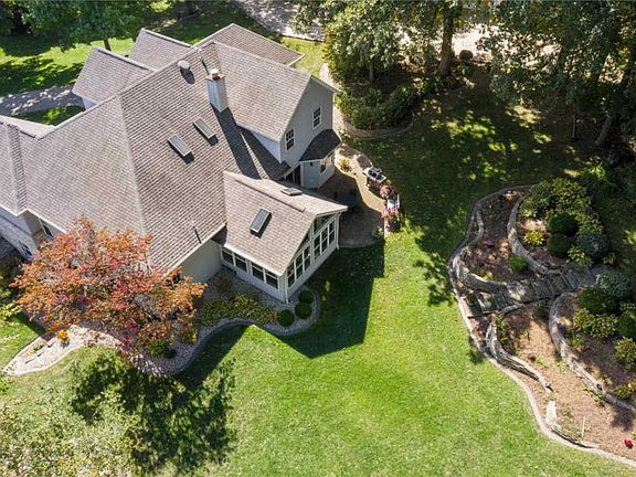 5th image of 913 Glen Hollow Dr