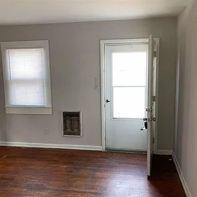 707 Sylvia St — Photo 5