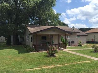 416 S B St, Seymour, MO 65746