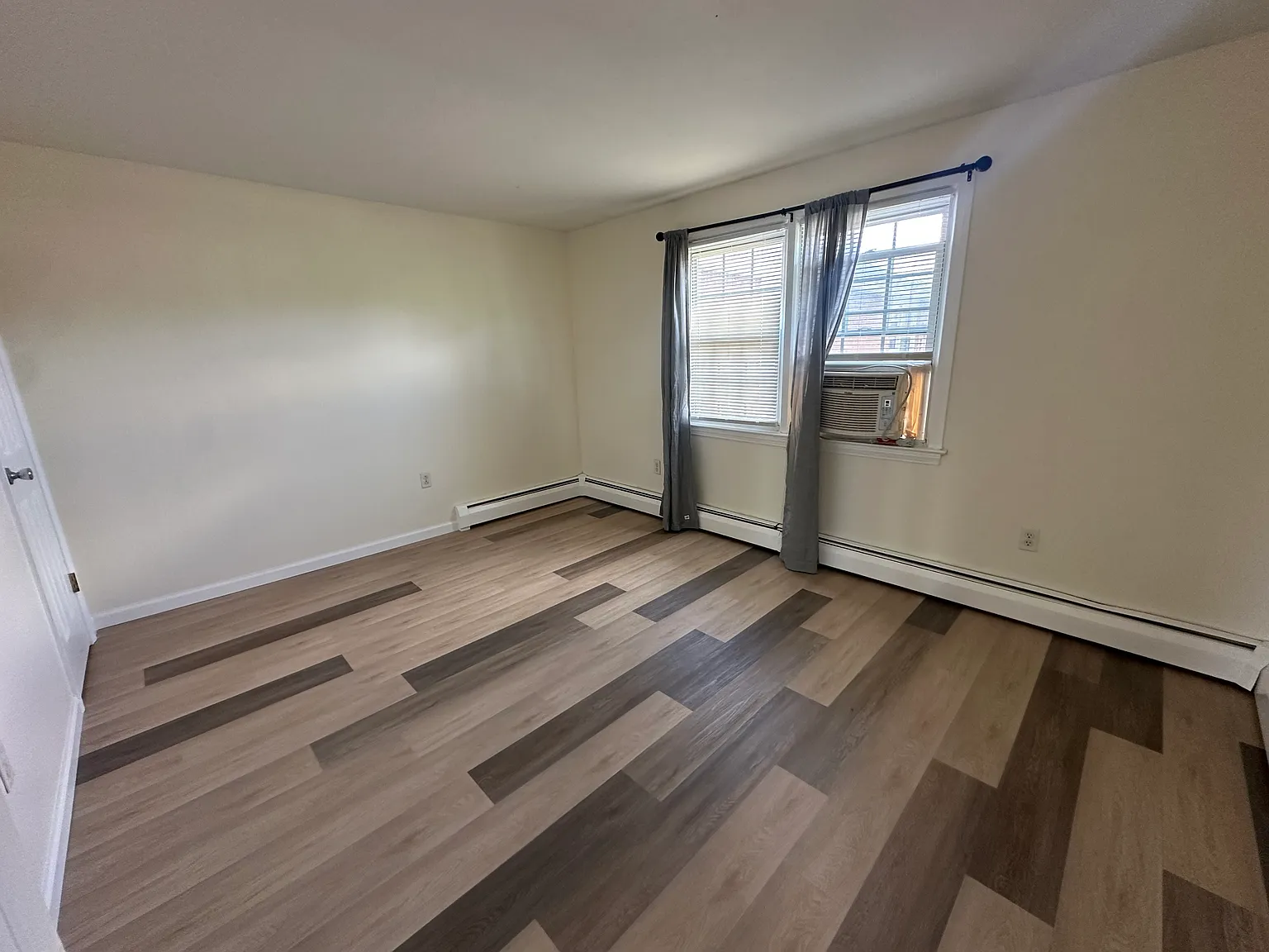 2 bed, 928 sqft, $1,900 — Photo 3