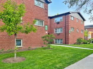 633 S. Maple Ave., Oak Park, IL 60304