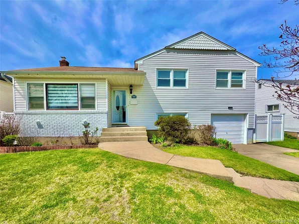 592 Benton Road, East Meadow, NY 11554