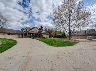 N66W30333 Country Ln, Hartland, WI 53029