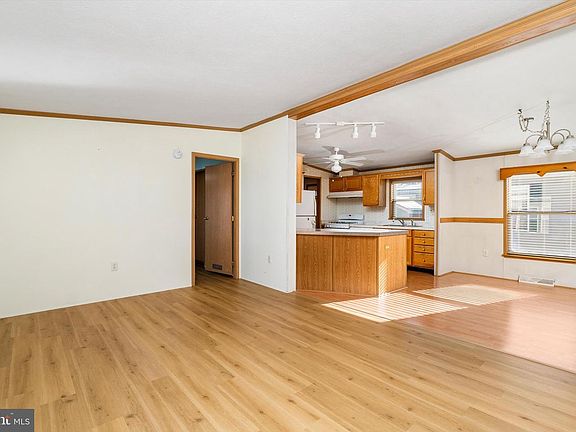 2nd image of 405 Maplehurst Ct