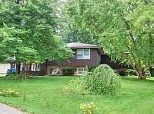 12N206 Tina Trl, Elgin, IL 60124