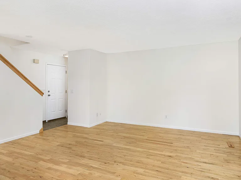 420 Buchanan St NE — Photo 6