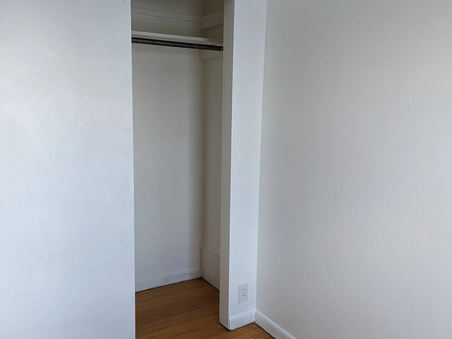 709 9th Ave — Photo 3
