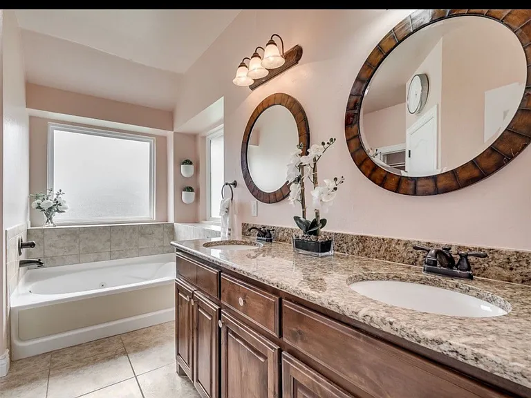 3900 Lockhart Dr — Photo 9