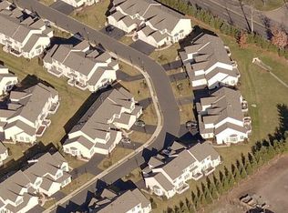 28 Mulberry Ct, Paramus, NJ 07652