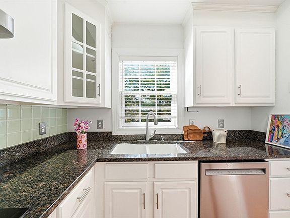 5th image of 523 Hancock St Unit 10