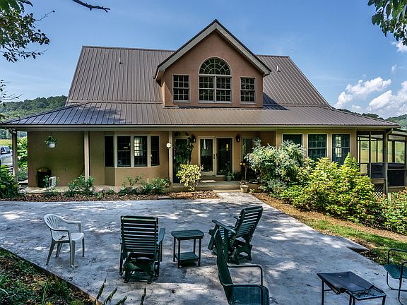 2nd image of 720 River Village Ln
