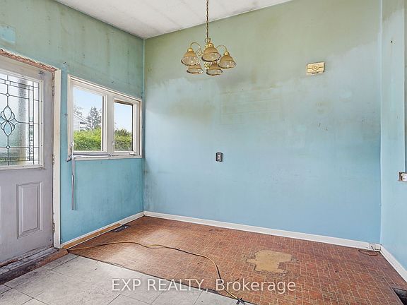 4th image of 2498 Mer Bleue Rd