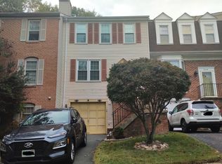 8896 Winding Hollow Way, Springfield, VA 22152