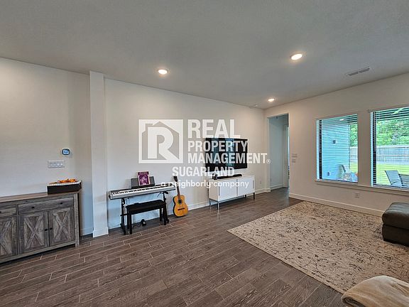 4th image of 1414 Emma Lake Dr
