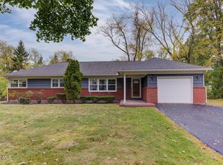 9 Leslie Ct, Loudonville, NY 12211