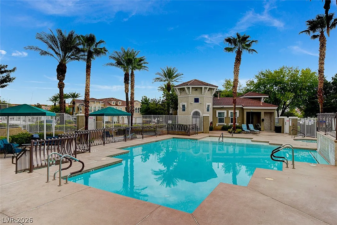 3 bed, 2.0 bath, 1377 sqft, $1,650 — Photo 1