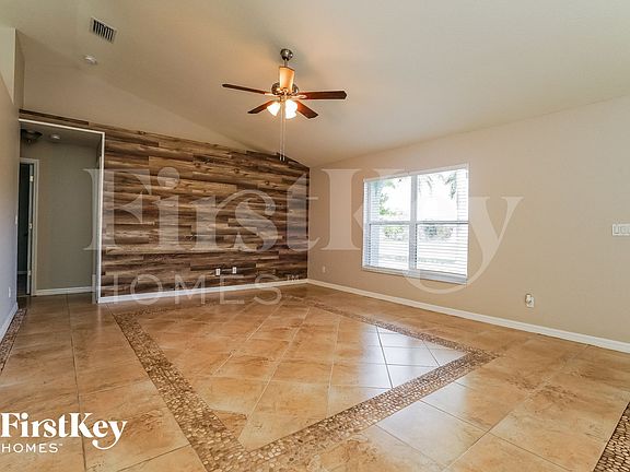 3rd image of 2110 SE 16th St